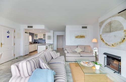 Estepona Apartment | Apartment 'Estepona Beach' with Sea View, Wi-Fi and Air Conditioning