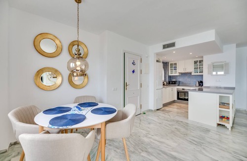 Estepona Apartment | Apartment 'Estepona Beach' with Sea View, Wi-Fi and Air Conditioning