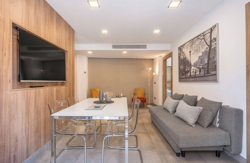 Central District Apartment | Apartment 'Family Catedral' with Balcony, Wi-Fi and Air Conditioning