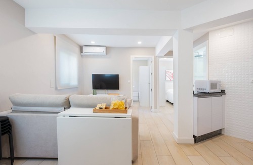 Doctor Barraquer-Grupo Renfe-Policlinico Apartment | Apartment 'Fedriani' with Wi-Fi and Air Conditioning