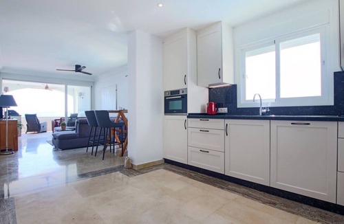 Estepona Apartment | Apartment first line of Playa del Cristo Beach