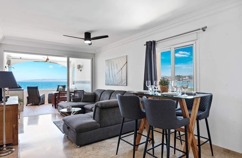 Estepona Apartment | Apartment first line of Playa del Cristo Beach
