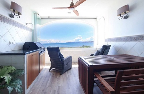 Estepona Apartment | Apartment first line of Playa del Cristo Beach