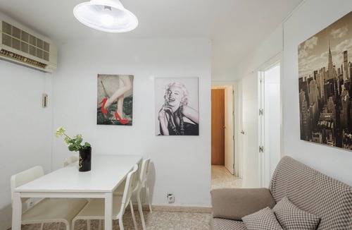 Leon XIII-Los Naranjos Apartment | Apartment 'Flat Near Macarena Basilica' with Wi-Fi and Air Conditioning