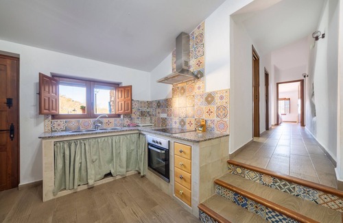 Laroya House | Apartment In A Hotel 'Yerbaluisa' with Mountain View, Wi-Fi