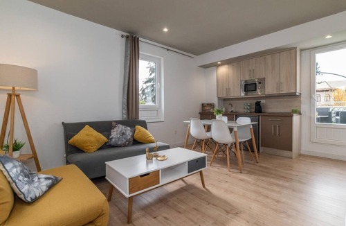 Cervantes Apartment | Apartment in a restored mansion in Granada.