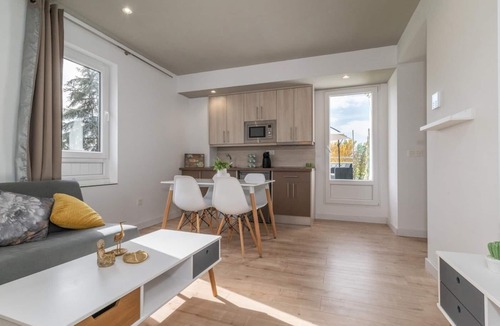 Cervantes Apartment | Apartment in a restored mansion in Granada.