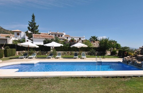 Alfarnatejo Cottage | Apartment in ancient farm located in beautiful mountainous scenery in Periana