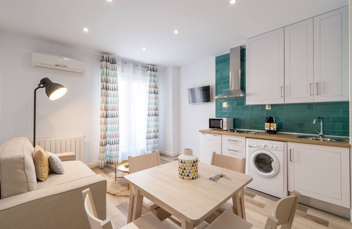 Figares Apartment | APARTMENT IN THE CENTER WITH BALCONY