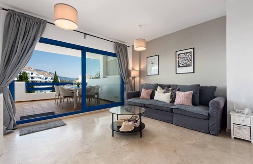 Castillo de Sabinillas Apartment | Apartment 'Kym' with Mountain View, Wi-Fi and Air Conditioning
