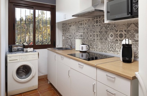Totalan Apartment | Apartment "La Azomadilla" with Shared Terrace and Wi-Fi