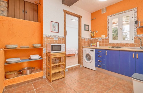 La Cala del Moral Apartment | Apartment 'La Canarita' with Sea Views, Wi-Fi, and Air Conditioning