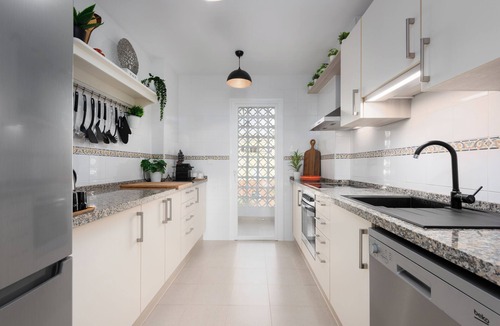 Urbanizacion Puerto de Estepona Apartment | Apartment 'La Fragata Estepona 3b 2b' with Sea View, Wi-Fi and Air Conditioning