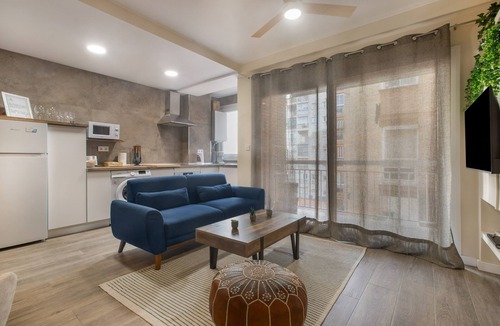 Jardin de la Abadia Apartment | Apartment 'La Mejor Ubicacion Con Parking' with Balcony, Wi-Fi and Air Conditioning
