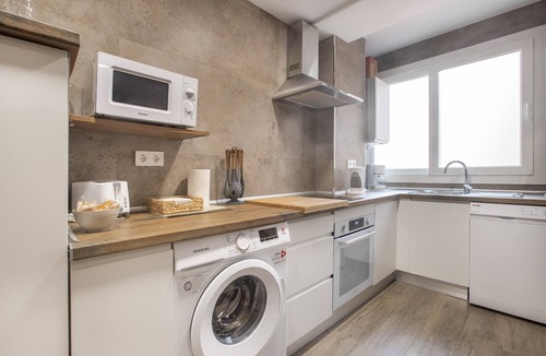 Jardin de la Abadia Apartment | Apartment 'La Mejor Ubicacion Con Parking' with Balcony, Wi-Fi and Air Conditioning
