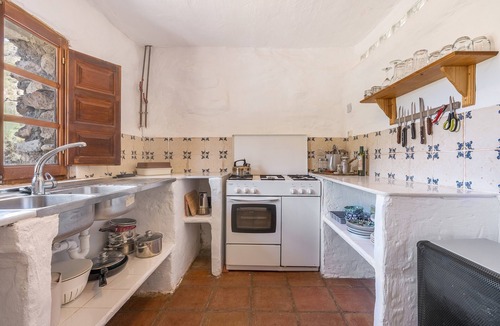 Torviscon Apartment | Apartment 'Lola' with Mountain Views, Private Terrace and Wi-Fi