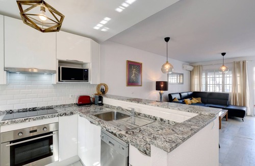 Cabrita Apartment | Apartment 'Los Flamencos Manilva Apartment' with Sea View, Wi-Fi and Air Conditioning