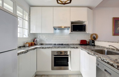 Cabrita Apartment | Apartment 'Los Flamencos Manilva Apartment' with Sea View, Wi-Fi and Air Conditioning