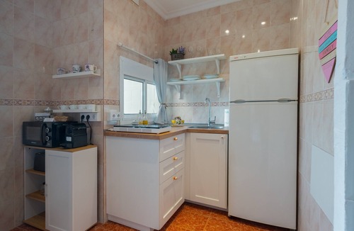 Carmona Apartment | Apartment 'Lucero' with Shared Garden, Wi-Fi and Air Conditioning