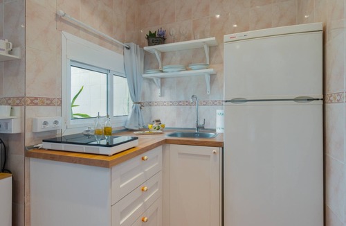 Carmona Apartment | Apartment 'Lucero' with Shared Garden, Wi-Fi and Air Conditioning