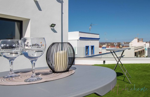 Ayamonte Apartment | Apartment ‘Luxury Doña Bella 2A’ with Pool, Wi-Fi, A/C & Terrace