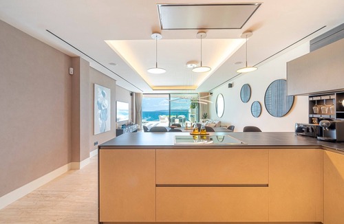 Estepona Apartment | Apartment 'Luxury Front Line Beach' with Sea View, Wi-Fi and Air Conditioning