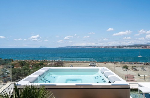 Estepona Apartment | Apartment 'Luxury Front Line Beach' with Sea View, Wi-Fi and Air Conditioning