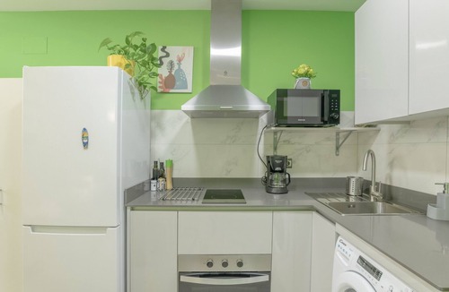 Cadiz Apartment | Apartment 'Luz, A Pie De Playa' with Wi-Fi and Air Conditioning