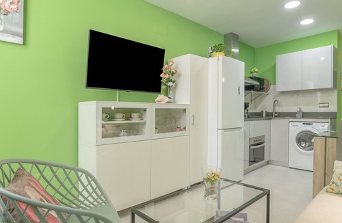 Cadiz Apartment | Apartment 'Luz, A Pie De Playa' with Wi-Fi and Air Conditioning