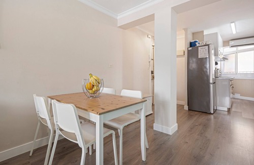 Jardin de la Abadia Apartment | Apartment 'Málaga Beach, Costa del Sol' with Mountain Views, Wi-Fi & Air Conditioning