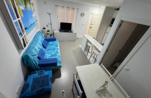 Pedregalejo Apartment | Apartment 'Malaga Pedregalejo Beach' with Private Terrace, Wi-Fi and Air Conditioning