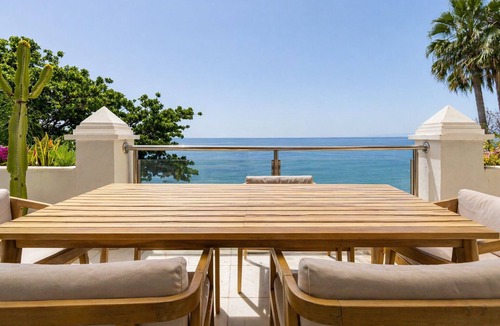 New Golden Mile Apartment | Apartment on the beachfront in Estepona,