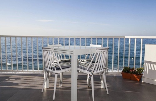 Nerja City Centre Apartment | Apartment on the Beach with Sea Views, Balcony, Shared Pool & WiFi