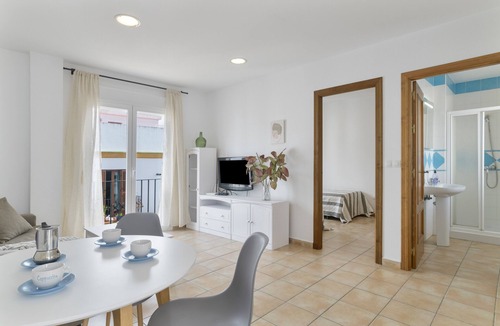 Conil de la Frontera City Center Apartment | 'Apartment Perez Zara 6' close to the Sea with Terrace & Wi-Fi