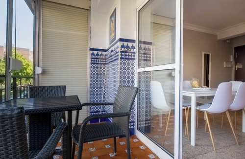 La Paz-Las Golondrinas Apartment | Apartment 'Piedra Preciosa' with Balcony, Wi-Fi and Air Conditioning