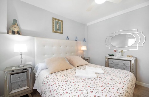 Cadiz Apartment | Apartment 'Piso Moderno Puerta Del Mar' with Balcony, Wi-Fi and Air Conditioning
