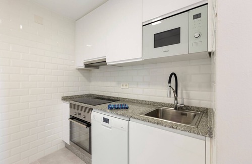 Puerto de Mazarron Apartment | Apartment 'Reya' with Private Terrace, Shared Garden and Wi-Fi