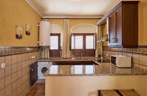 Valsequillo Apartment | Apartment 'Romero' with Balcony, Wi-Fi and Air Conditioning