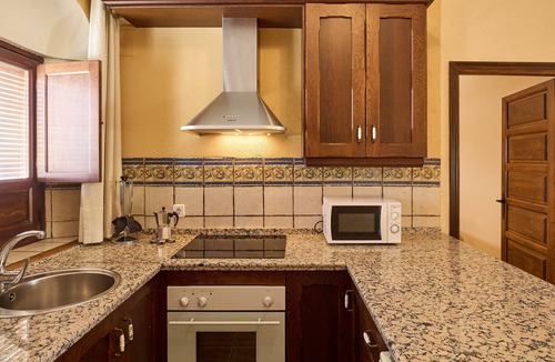 Valsequillo Apartment | Apartment 'Romero' with Balcony, Wi-Fi and Air Conditioning