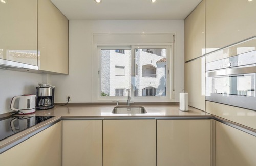 Estepona Apartment | Apartment 'Siente El Mar' with Sea View, Wi-Fi and Air Conditioning