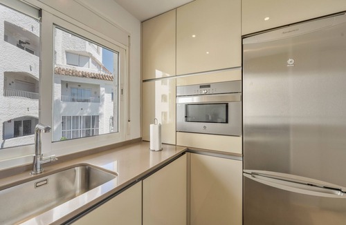 Estepona Apartment | Apartment 'Siente El Mar' with Sea View, Wi-Fi and Air Conditioning