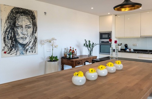 Benahavis Apartment | Apartment 'Spacious 2-Bed Capanes Del Golf' with Mountain View and Air Conditioning