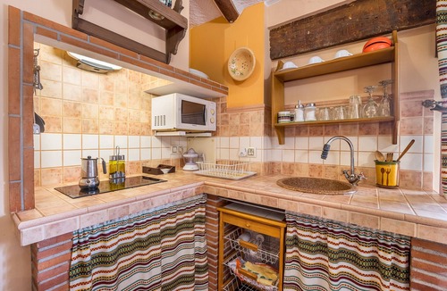 Hinojares Apartment | Apartment 'Tomillo' with Mountain View, Wi-Fi and Air Conditioning