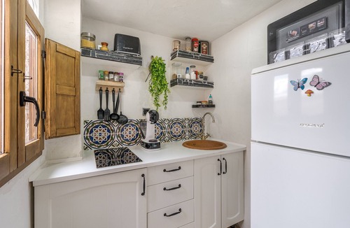 Guejar Sierra Apartment | Apartment 'Veleta' with Mountain Views, Wi-Fi and Air Conditioning