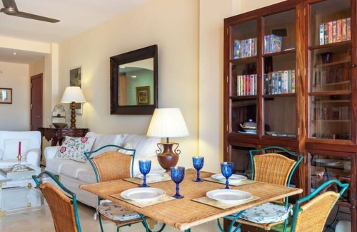 Bahia de Casares Apartment | Apartment Vista Bahía in Estepona - 4 persons, 2 bedrooms