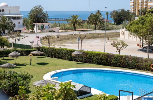 Mezquitilla Apartment | Apartment 'Vistas Al Mar' with Sea View, Wi-Fi and Air Conditioning