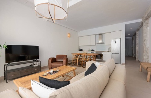 Estepona Apartment | Apartment 'Vivienda Casares' with Wi-Fi and Air Conditioning