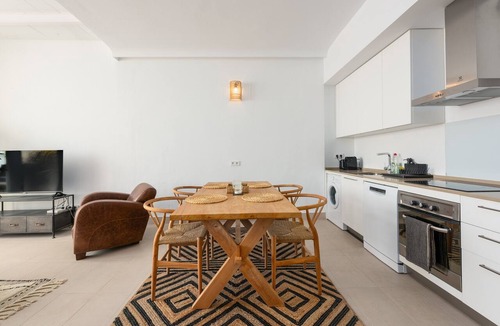 Estepona Apartment | Apartment 'Vivienda Casares' with Wi-Fi and Air Conditioning
