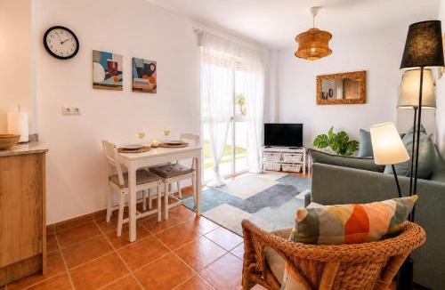 Turre Apartment | Apartment with rooftop pool - near Mojácar Playa