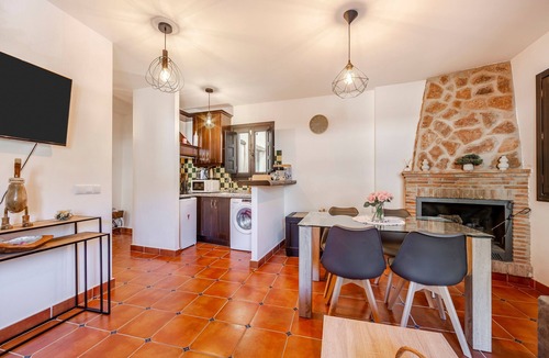 Ohanes Apartment | Apartment 'Your Ohanes Retreat' with Mountain Views, Balcony and Wi-Fi